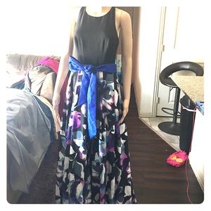 Sleeveless party/ball grown